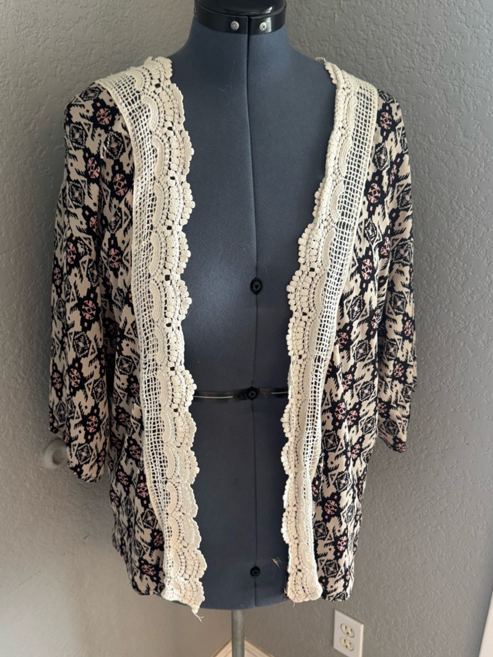 Xhilaration Black and Cream Floral Pattern Open Kimono